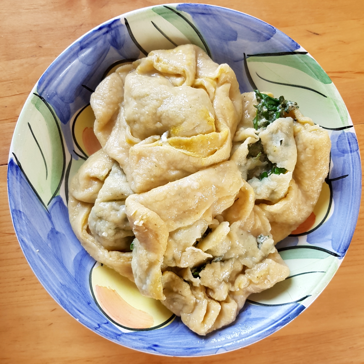 Ravioli mit Wildkräuter-Füllung aus dem Garten
